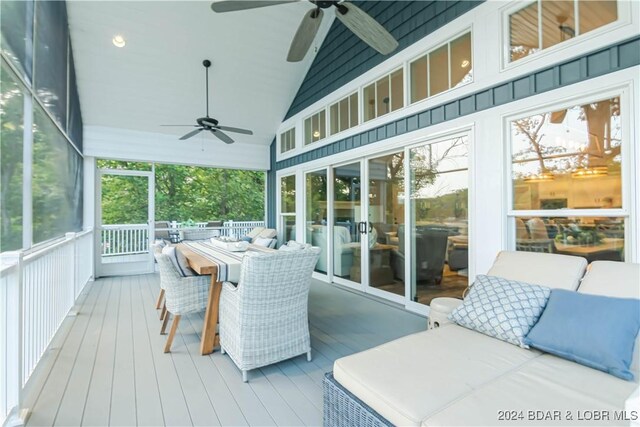 sunroom with vaulted ceiling and ceiling fan