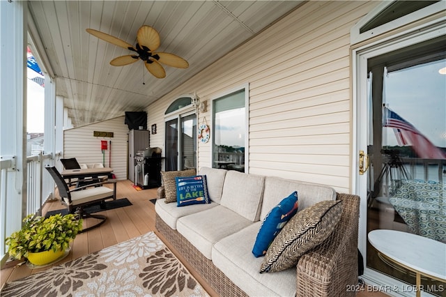 sunroom / solarium featuring ceiling fan