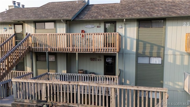 view of front of house featuring a balcony