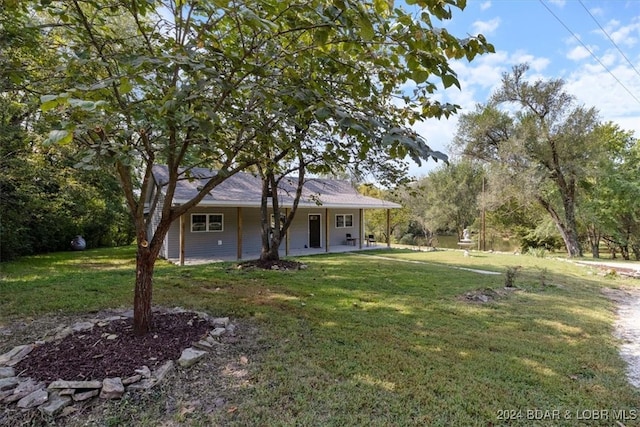 view of front of house with a front lawn