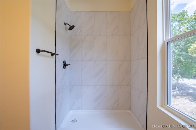 bathroom featuring plenty of natural light and a tile shower