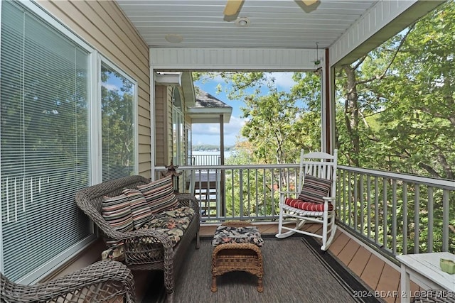 sunroom featuring ceiling fan