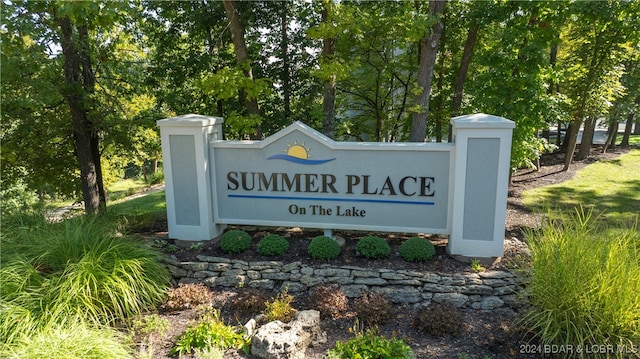 view of community / neighborhood sign