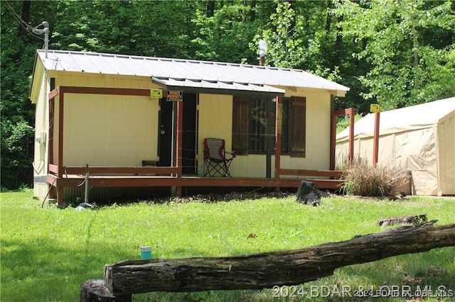 view of front of home with a front yard