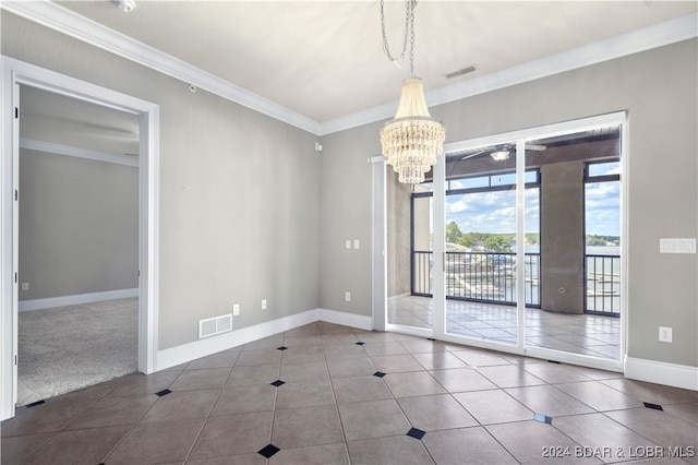 unfurnished room featuring carpet, a chandelier, and crown molding