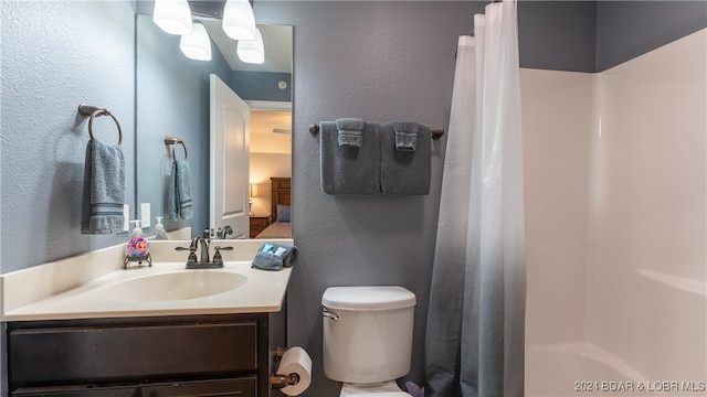 full bathroom with shower / bath combo, vanity, and toilet