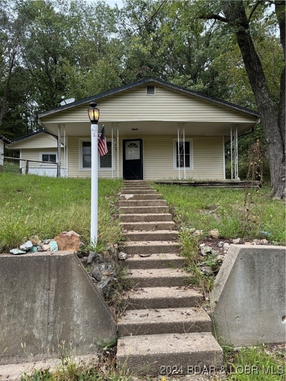 view of front of property featuring covered porch