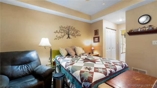 bedroom featuring a closet