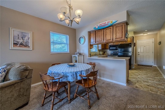 dining space featuring a textured ceiling, light colored carpet, sink, and a chandelier