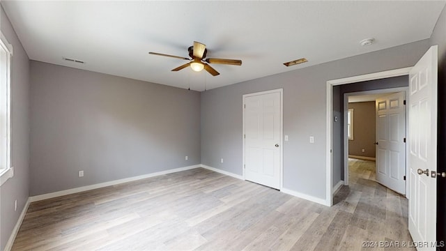 unfurnished bedroom featuring ceiling fan and light wood-type flooring