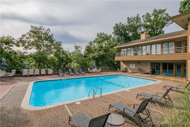 view of swimming pool featuring a patio area