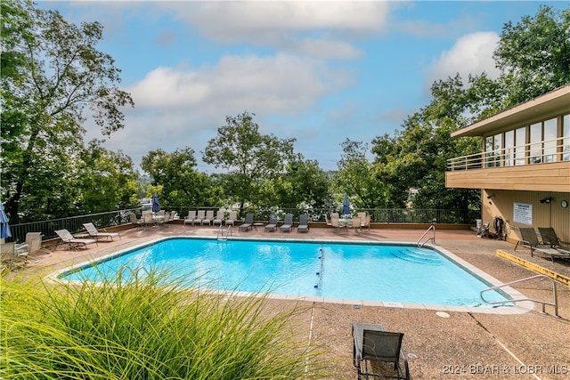 view of swimming pool featuring a patio