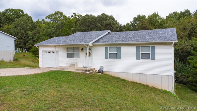 view of front of home featuring a front yard and a garage