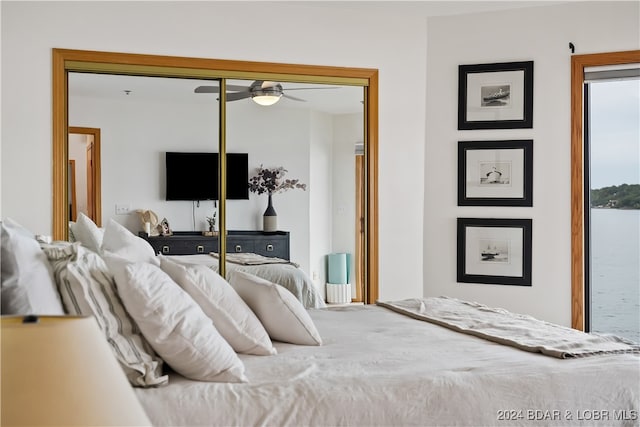 bedroom with ceiling fan