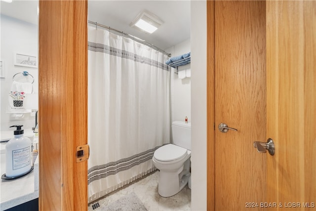 bathroom with vanity, curtained shower, and toilet