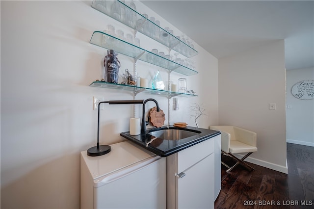 kitchen featuring white cabinetry, refrigerator, dark wood-type flooring, and sink