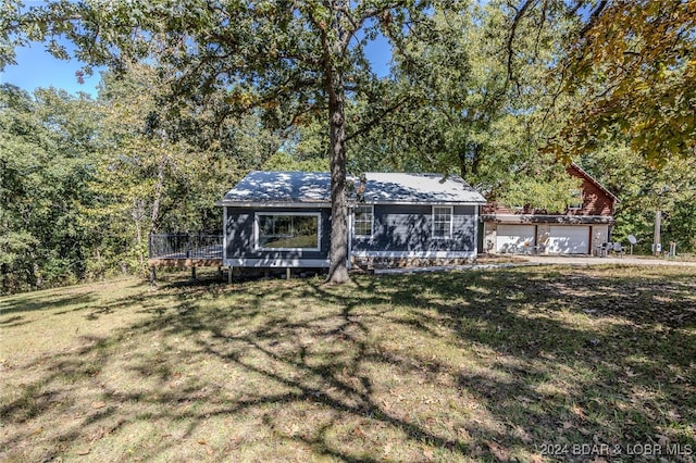 view of front facade with a front yard and a garage