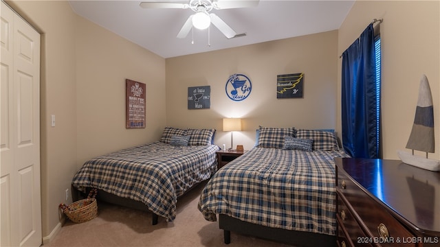 carpeted bedroom featuring ceiling fan