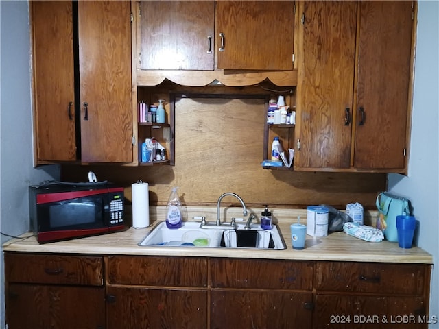 kitchen featuring sink