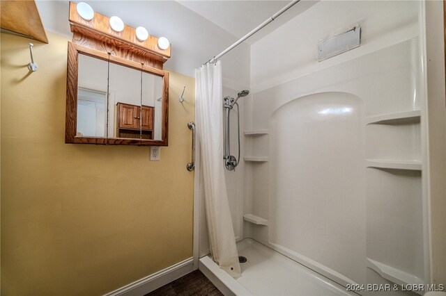 bathroom featuring a shower with curtain and hardwood / wood-style floors