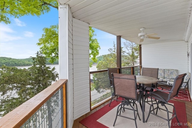 balcony featuring ceiling fan