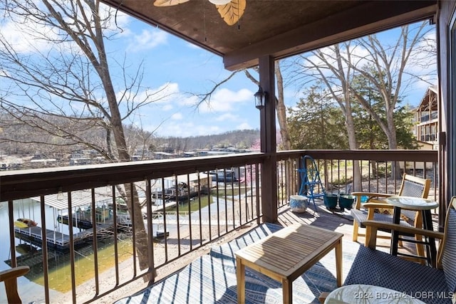 balcony featuring ceiling fan