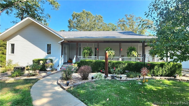 ranch-style home with a porch and a front lawn