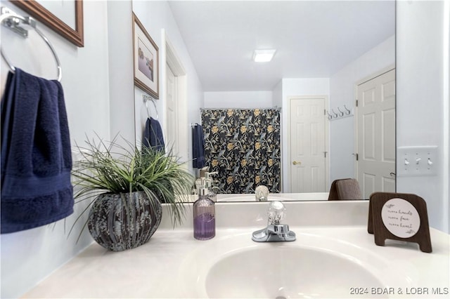 959 High St, Osage Beach, MO 65065 - bathroom featuring vanity