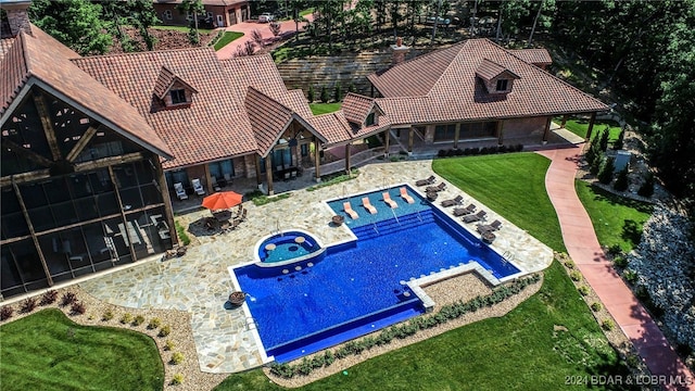 view of pool with a lawn, an in ground hot tub, and a patio