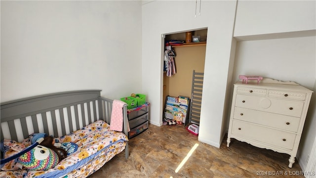 bedroom featuring a closet