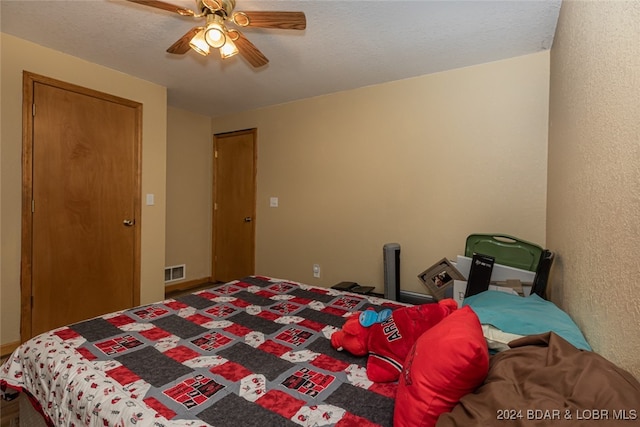 bedroom with ceiling fan