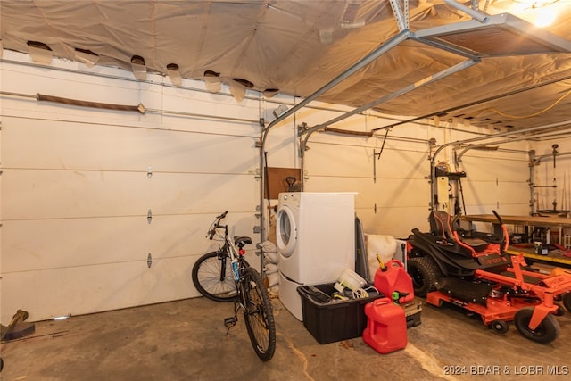 garage with washer / clothes dryer