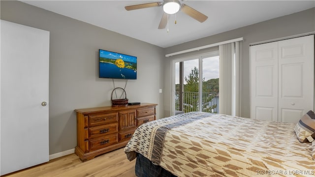 bedroom with light wood-style flooring, a ceiling fan, access to outside, a closet, and baseboards