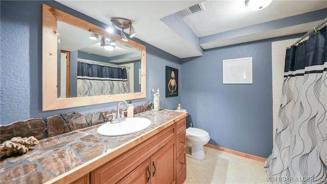 3 Willow Rd, Eldon, MO 65026 - bathroom featuring vanity, toilet, a shower with curtain, and baseboards