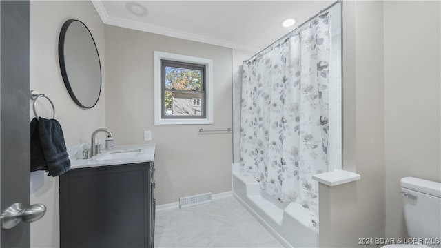 full bathroom featuring crown molding, shower / bath combo with shower curtain, vanity, and toilet