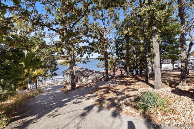 view of front of property featuring a water view