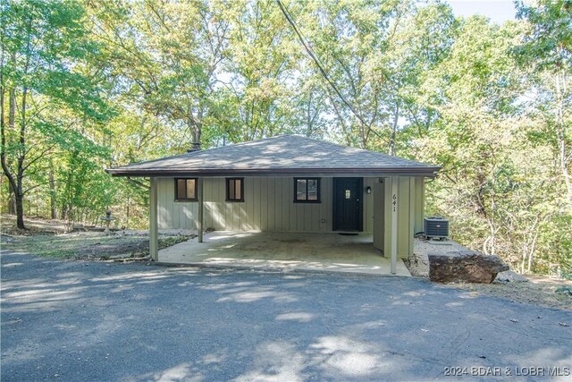 641 Porter Mill Springs Rd, Sunrise Beach, MO 65079 - view of outdoor structure with an attached carport, asphalt driveway, and central AC unit