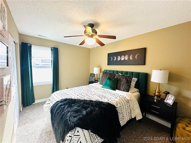 bedroom with carpet floors, a textured ceiling, and ceiling fan