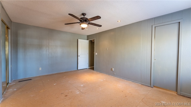 unfurnished bedroom with a textured ceiling and ceiling fan