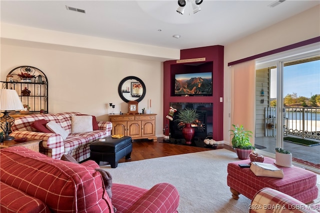 living room with wood-type flooring and ceiling fan