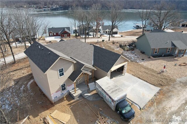 bird's eye view featuring a water view