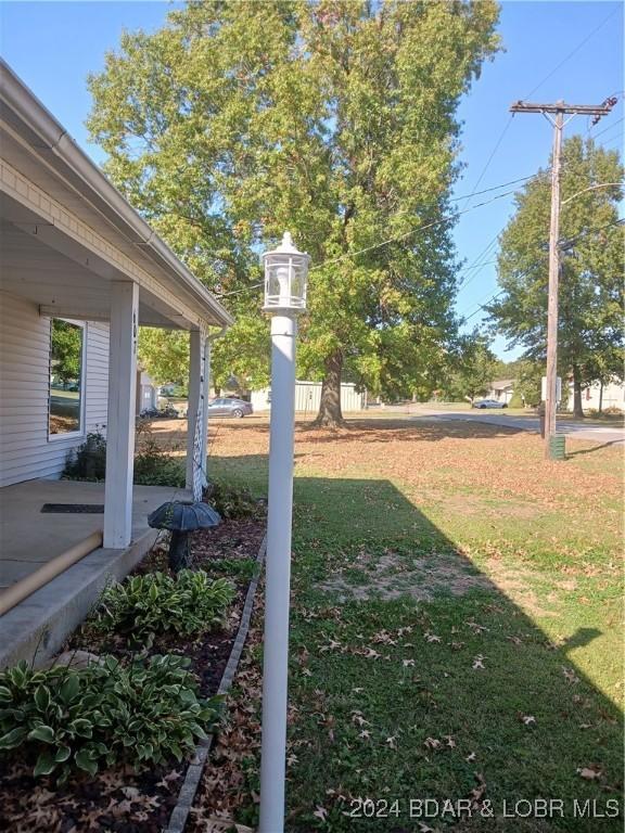 607 N Hughes Ave, Stover, MO 65078 - view of green lawn