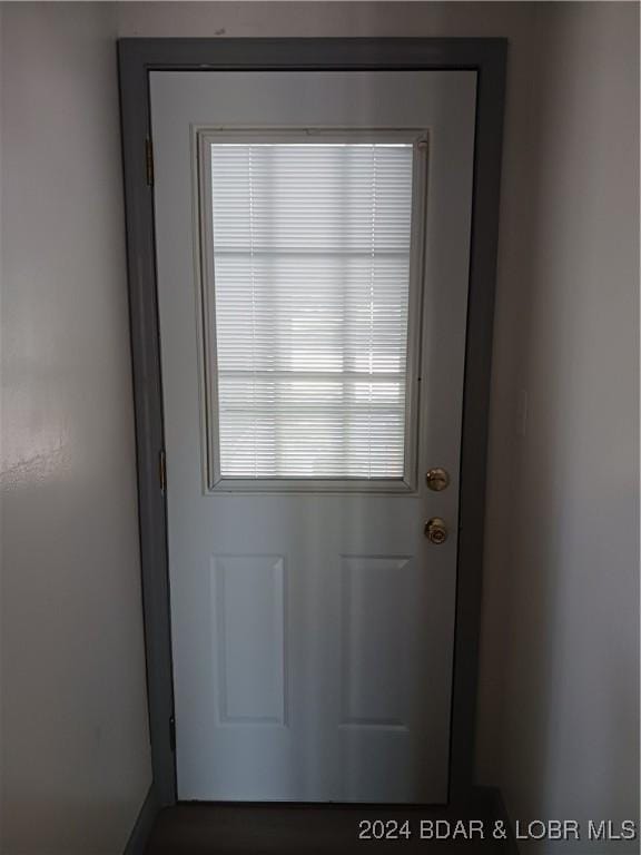 607 N Hughes Ave, Stover, MO 65078 - view of entryway