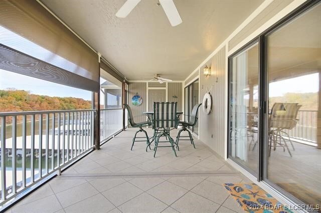 balcony with ceiling fan