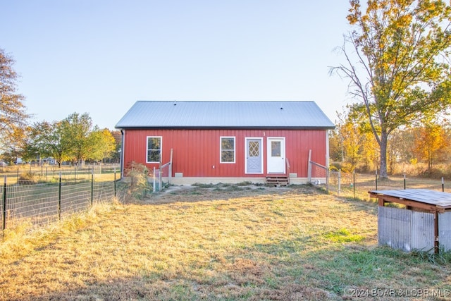 exterior space featuring a yard