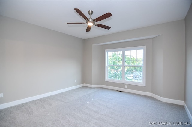 unfurnished room featuring light carpet and ceiling fan