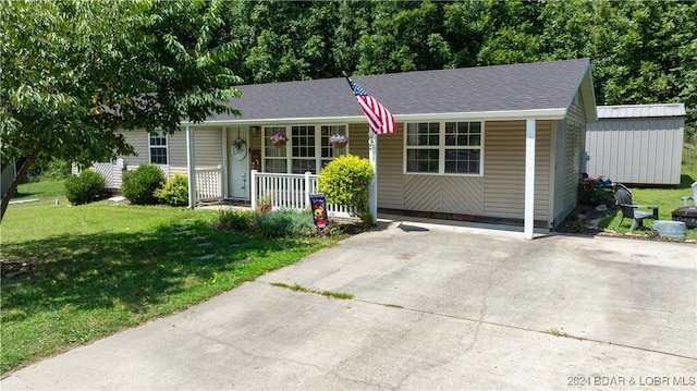 view of front of property with covered porch and a front lawn