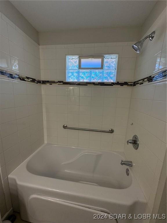 full bath with shower / bathing tub combination