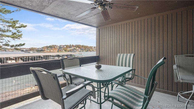 balcony with ceiling fan