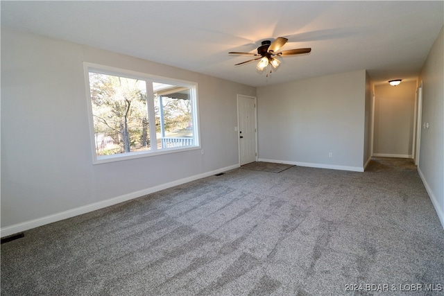 carpeted empty room featuring ceiling fan